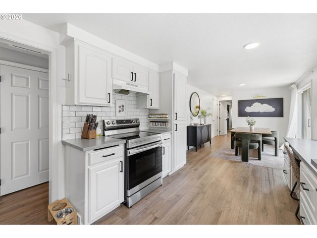 562 WARRINGTON Ave, Eugene, OR 97404
