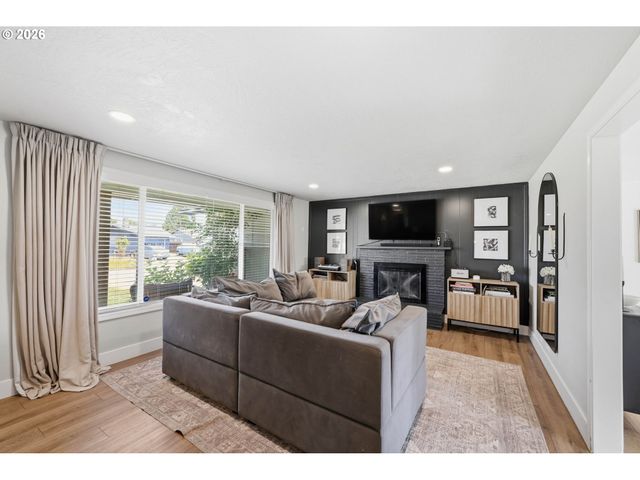 562 WARRINGTON Ave, Eugene, OR 97404