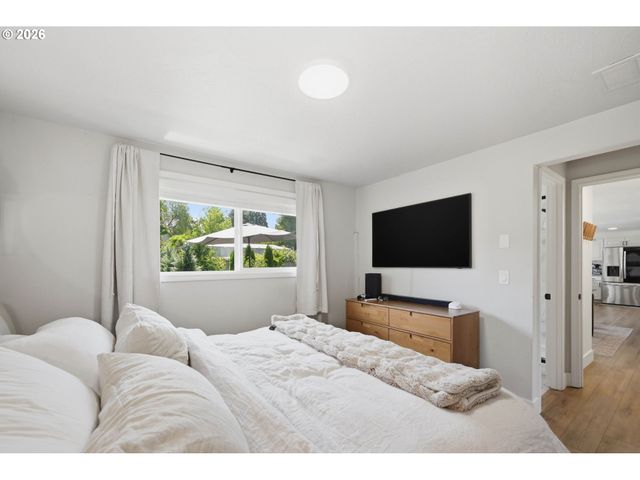 562 WARRINGTON Ave, Eugene, OR 97404