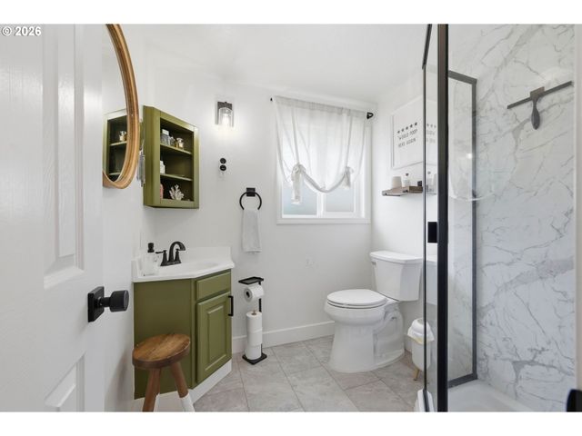 562 WARRINGTON Ave, Eugene, OR 97404
