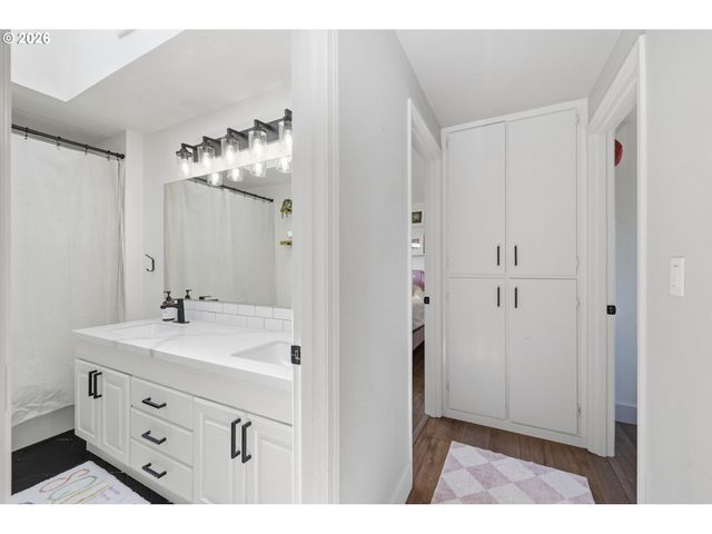562 WARRINGTON Ave, Eugene, OR 97404