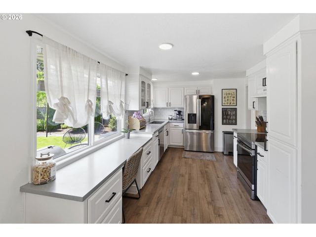 562 WARRINGTON Ave, Eugene, OR 97404
