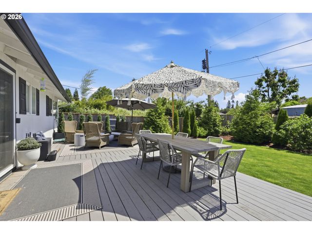 562 WARRINGTON Ave, Eugene, OR 97404