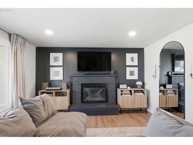 562 WARRINGTON Ave, Eugene, OR 97404