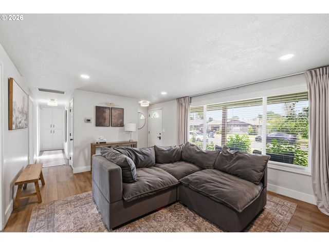 562 WARRINGTON Ave, Eugene, OR 97404