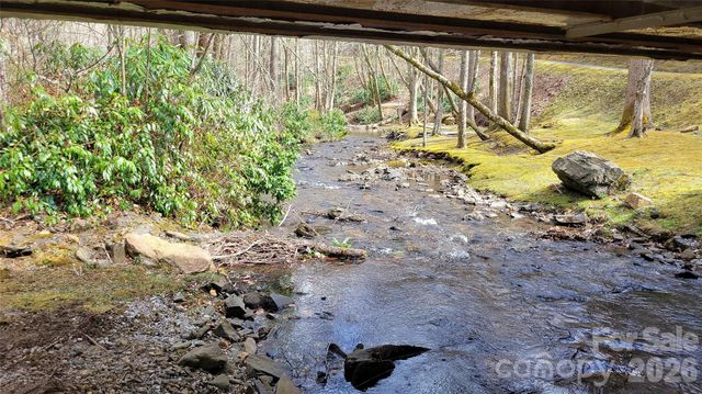 112 Rainbow Trout Road, Burnsville, NC 28714