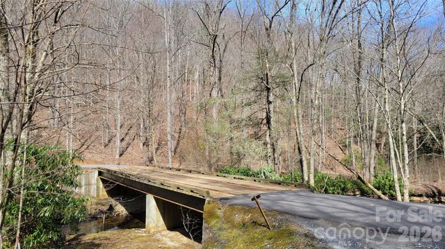 112 Rainbow Trout Road, Burnsville, NC 28714