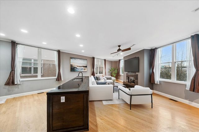 2826 N Talman Avenue A, Chicago, IL 60618