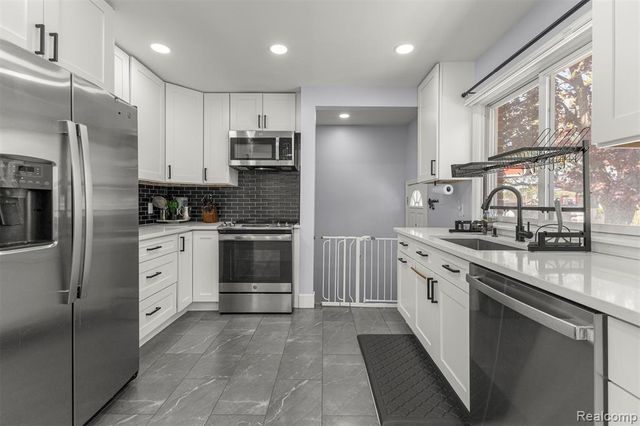 8315 Dale Street, Dearborn Heights, MI 48127