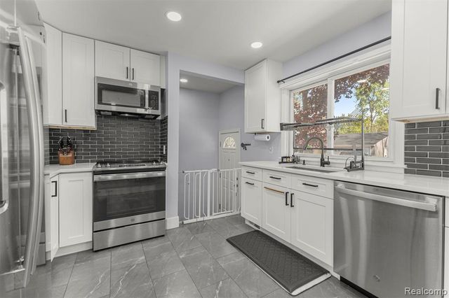 8315 Dale Street, Dearborn Heights, MI 48127