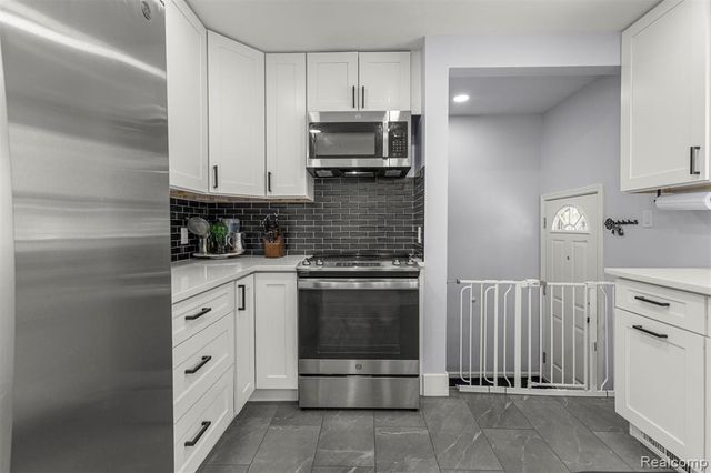 8315 Dale Street, Dearborn Heights, MI 48127