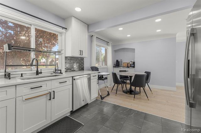 8315 Dale Street, Dearborn Heights, MI 48127