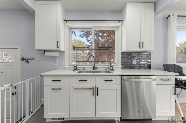 8315 Dale Street, Dearborn Heights, MI 48127