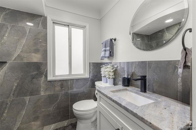 8315 Dale Street, Dearborn Heights, MI 48127
