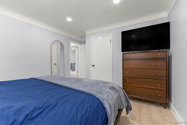8315 Dale Street, Dearborn Heights, MI 48127