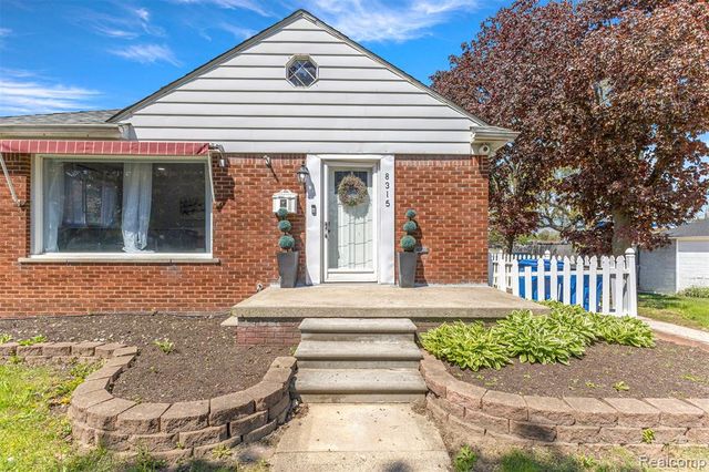 8315 Dale Street, Dearborn Heights, MI 48127