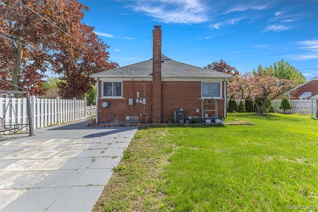 8315 Dale Street, Dearborn Heights, MI 48127