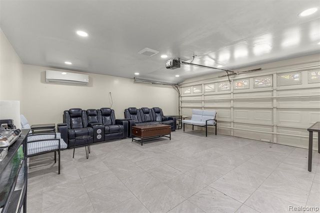8315 Dale Street, Dearborn Heights, MI 48127