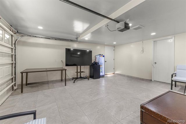 8315 Dale Street, Dearborn Heights, MI 48127