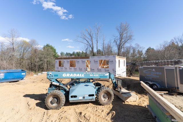 5 Brickyard Rd, North Brookfield, MA 01535