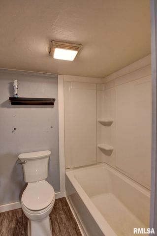 517 N PINE Street, Taylorville, IL 62568