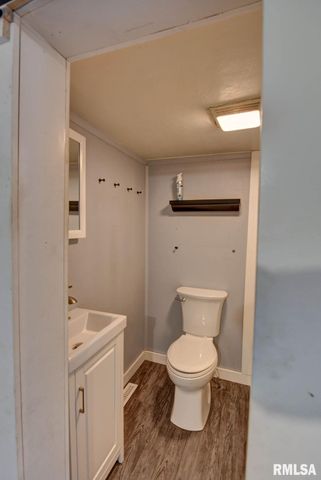 517 N PINE Street, Taylorville, IL 62568