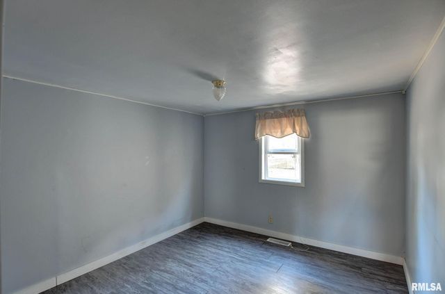 517 N PINE Street, Taylorville, IL 62568