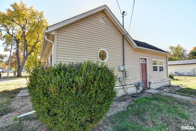 517 N PINE Street, Taylorville, IL 62568