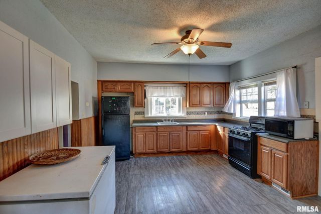 517 N PINE Street, Taylorville, IL 62568