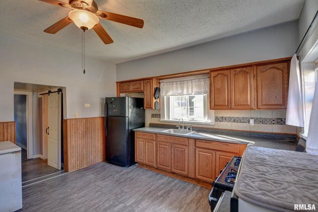 517 N PINE Street, Taylorville, IL 62568