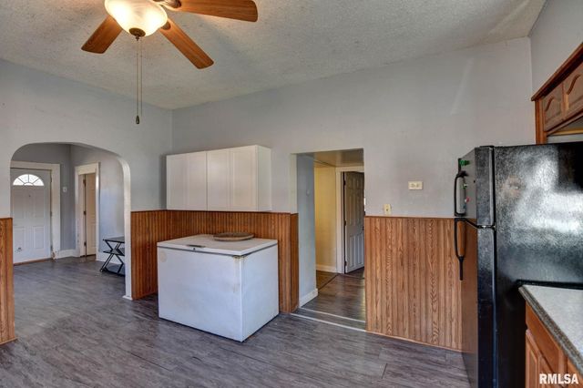 517 N PINE Street, Taylorville, IL 62568