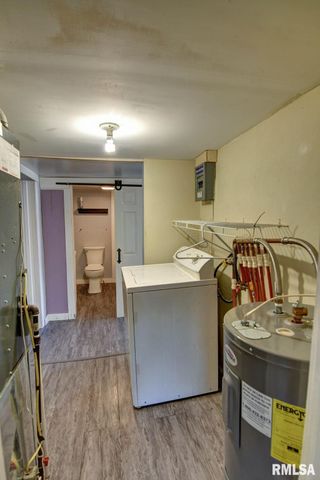 517 N PINE Street, Taylorville, IL 62568