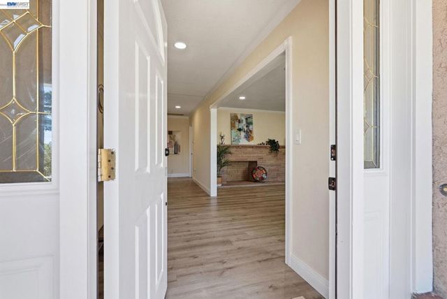 1204 Vistagrand Dr, San Leandro, CA 94577