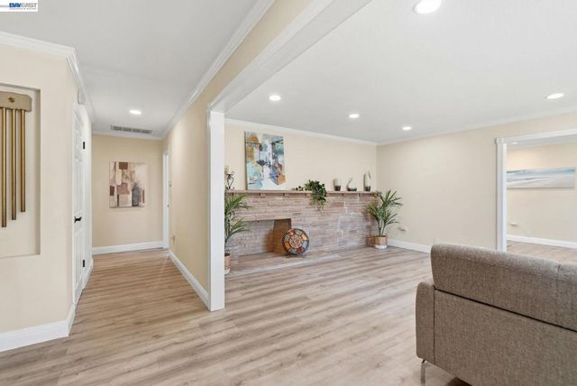 1204 Vistagrand Dr, San Leandro, CA 94577