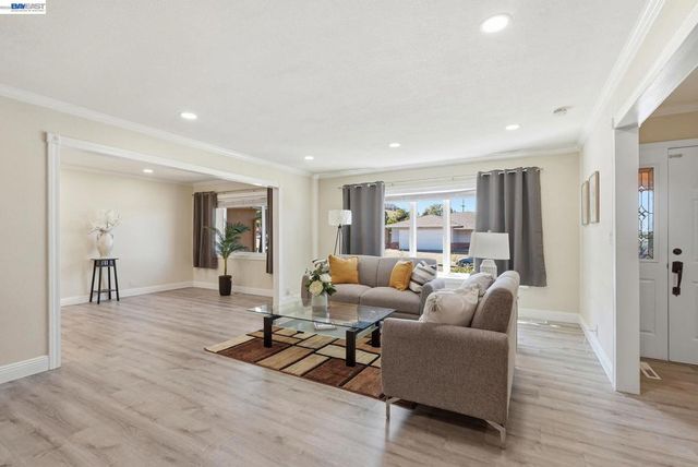 1204 Vistagrand Dr, San Leandro, CA 94577
