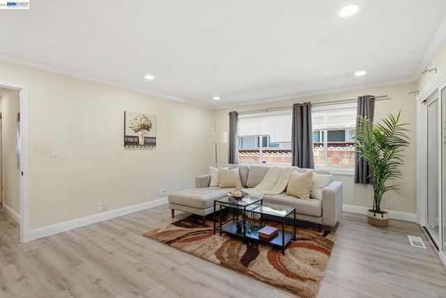 1204 Vistagrand Dr, San Leandro, CA 94577