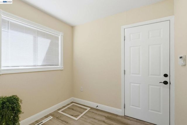 1204 Vistagrand Dr, San Leandro, CA 94577