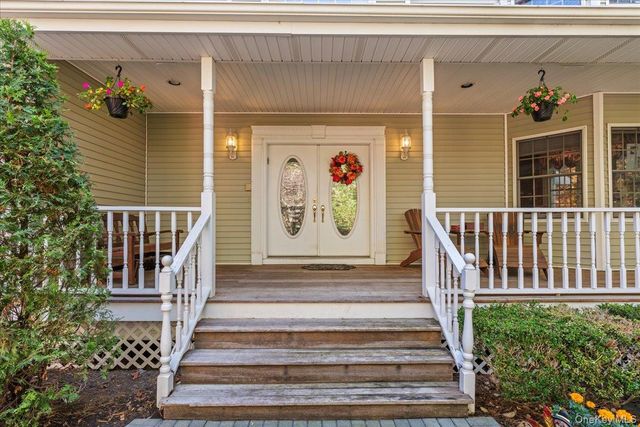 1040 Washington Avenue, Plainview, NY 11803