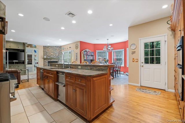 1040 Washington Avenue, Plainview, NY 11803