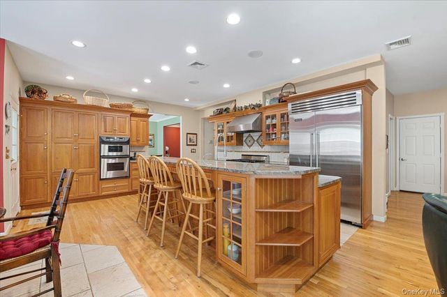1040 Washington Avenue, Plainview, NY 11803