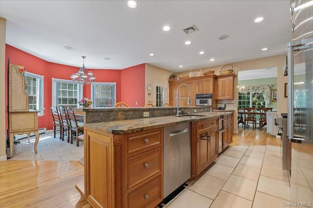 1040 Washington Avenue, Plainview, NY 11803