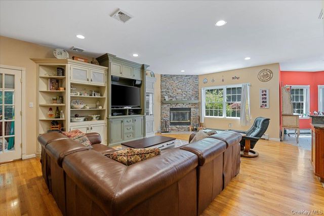 1040 Washington Avenue, Plainview, NY 11803