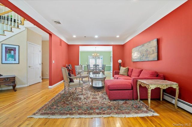 1040 Washington Avenue, Plainview, NY 11803