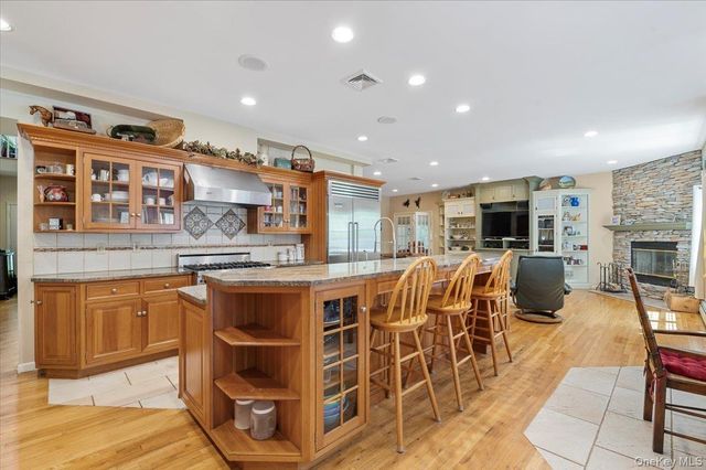 1040 Washington Avenue, Plainview, NY 11803