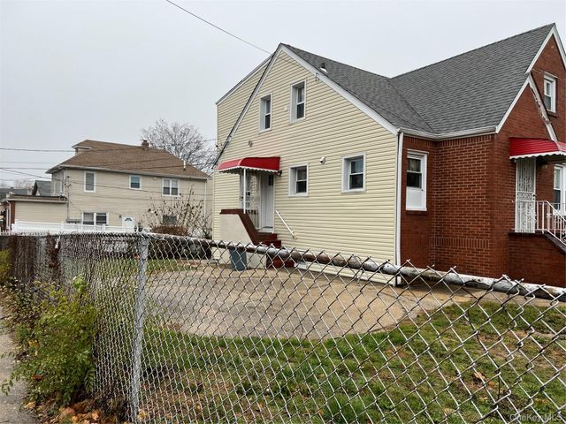 86 Murray Hill Street, Elmont, NY 11003