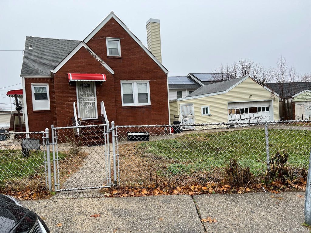 86 Murray Hill Street, Elmont, NY 11003