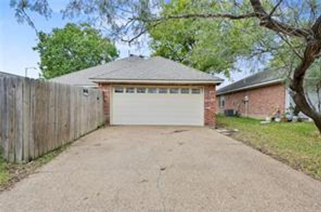 2311 Carnation, College Station, TX 77840