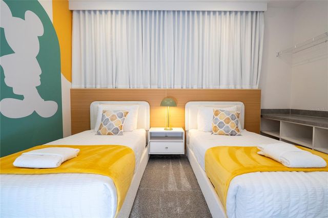 5860 HIGH SEAS DRIVE, Orlando, FL 32821