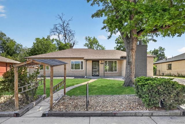 900 Quentin Street, Aurora, CO 80011