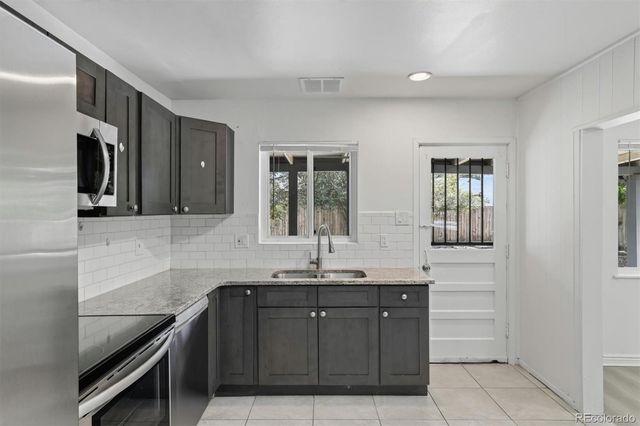 900 Quentin Street, Aurora, CO 80011